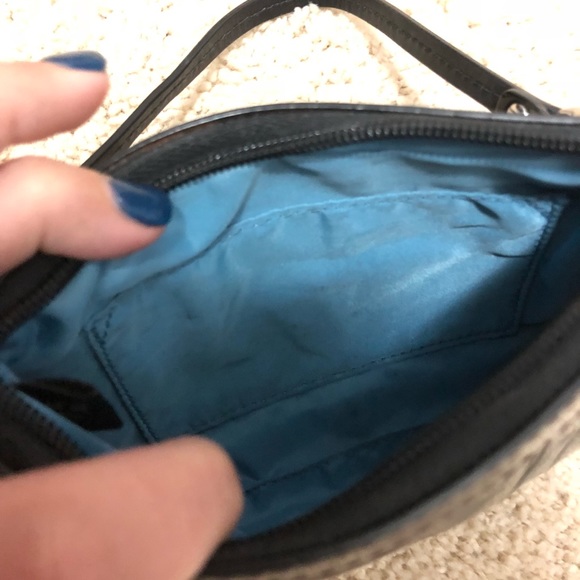 ⭐️Authentic Coach Wristlet⭐️ - Picture 4 of 4